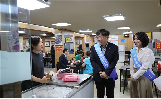 안형준 국가데이터처장, 전주 남부시장 찾아 경제총조사 참여 독려