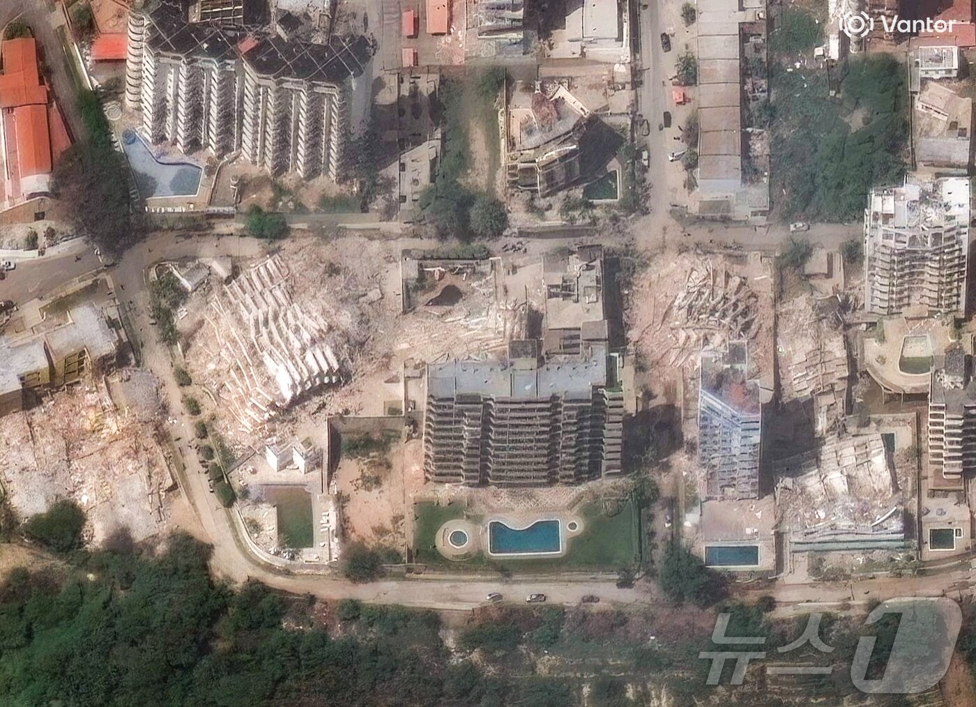 본문 이미지 - 베네수엘라의 지진 피해 지역을 촬영한 위성사진. ⓒ AFP=뉴스1