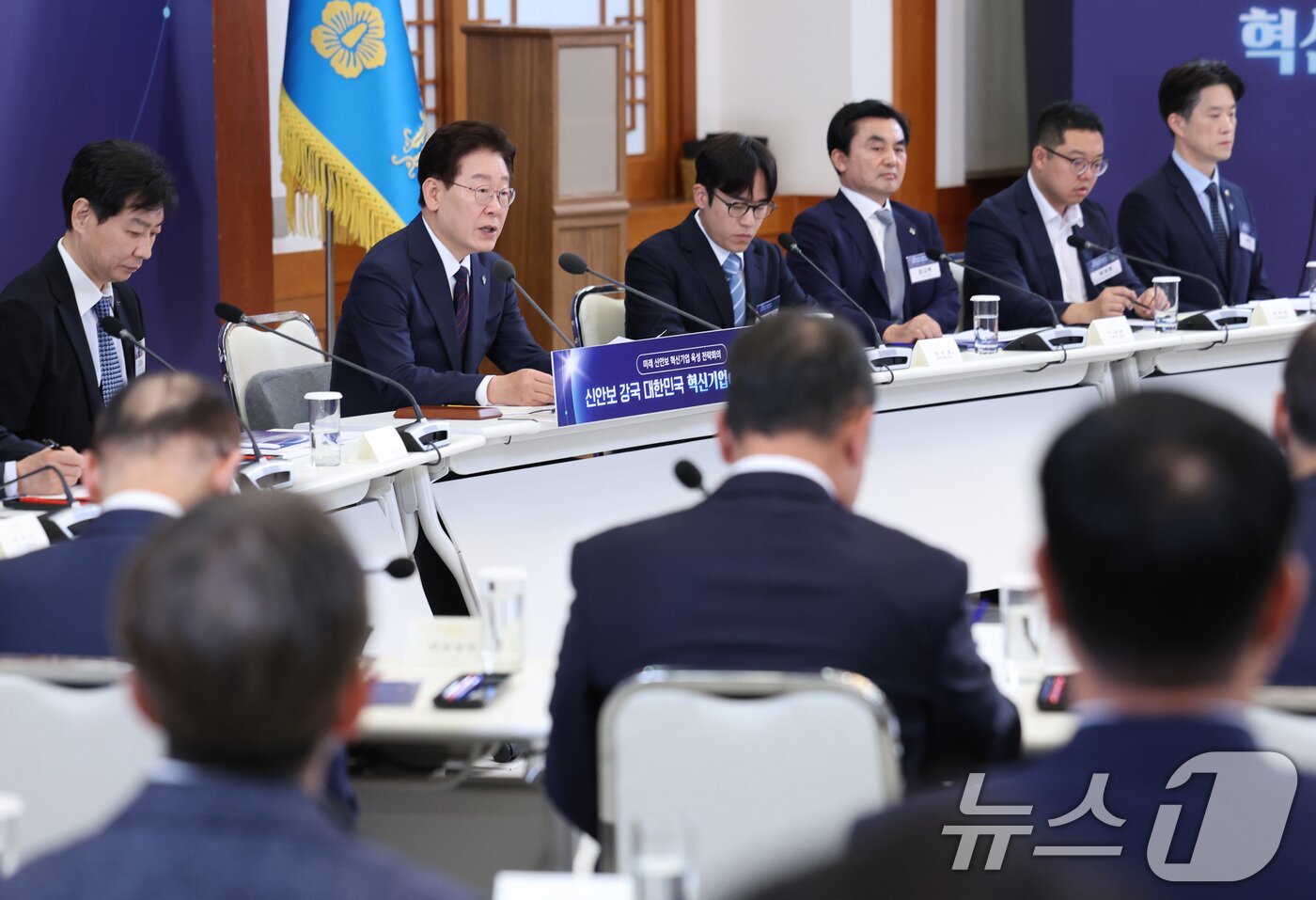 본문 이미지 - 이재명 대통령이 26일 청와대에서 열린 미래 新안보 혁신기업 육성 전략회의에서 발언을 하고 있다. 2026.6.26 ⓒ 뉴스1 이재명 기자
