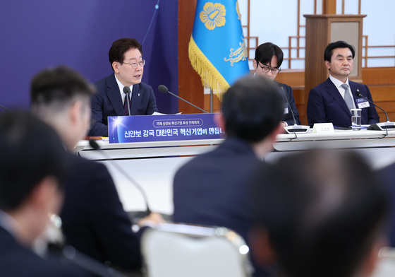 '미래 신안보 혁신기업 육성 전략회의' 발언하는 이재명 대통령
