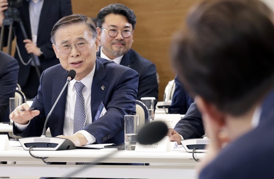 '신안보 전략회의' 발언하는 이종석 국가정보원장