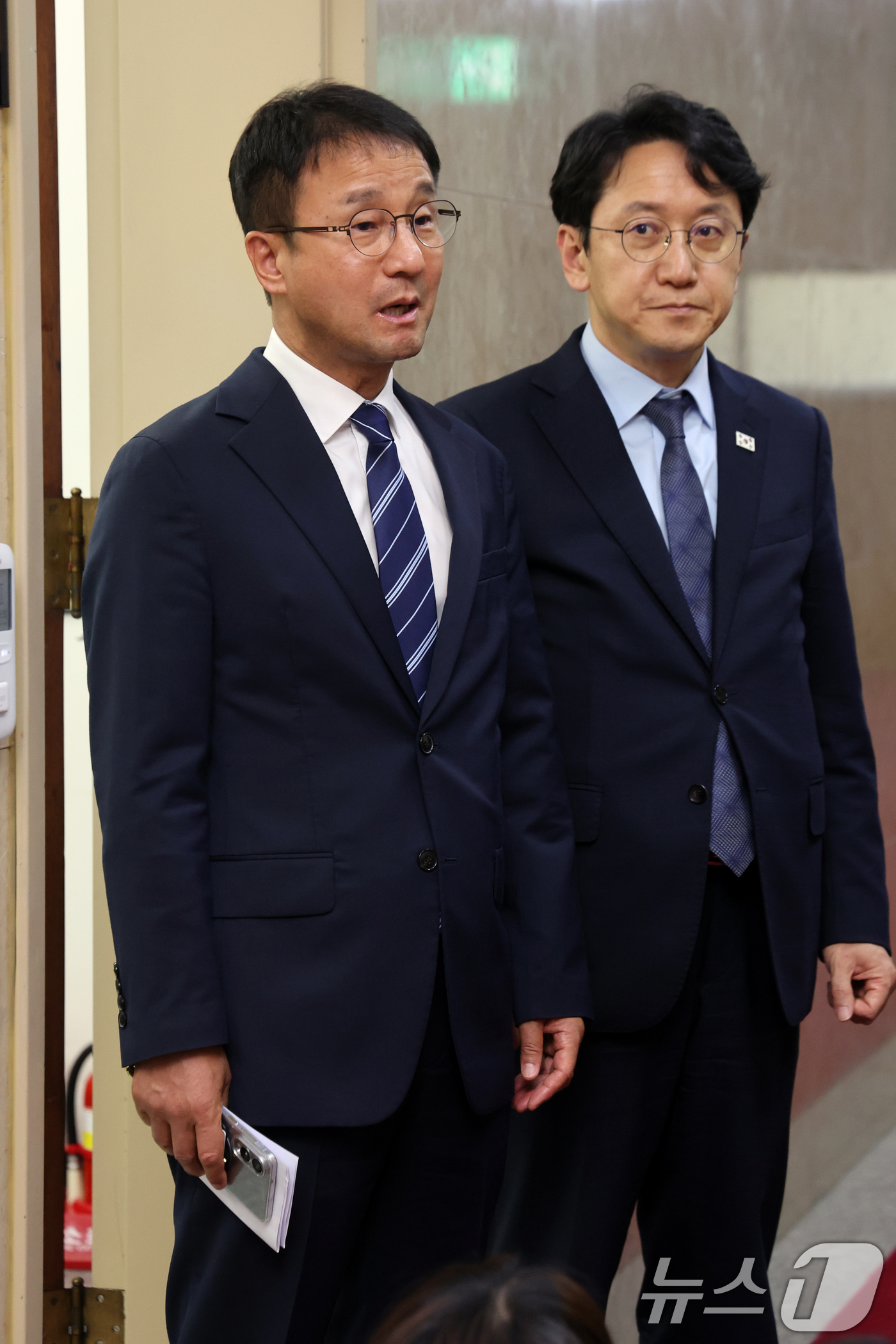 (서울=뉴스1) 황기선 기자 = 한병도 더불어민주당 한병도 당대표 직무대행 겸 원내대표가 26일 오후 서울 여의도 국회에서 상임위원회 위원 명단 제출 관련 국회의장 항의방문을 마치 …