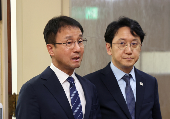 취재진 질문에 답하는 한병도 원내대표