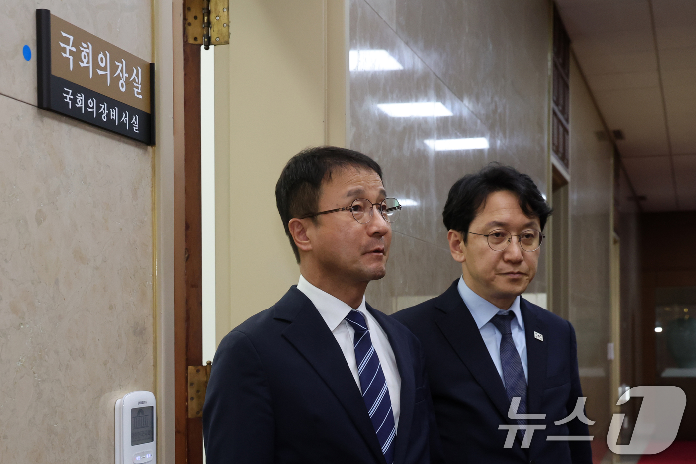 (서울=뉴스1) 황기선 기자 = 한병도 더불어민주당 한병도 당대표 직무대행 겸 원내대표가 26일 오후 서울 여의도 국회에서 상임위원회 위원 명단 제출 관련 국회의장 항의방문을 마치 …