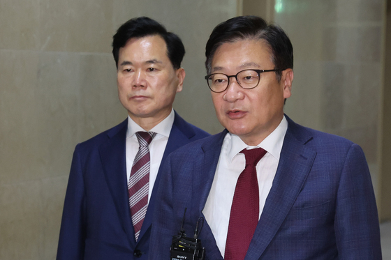 회동 마치고 취재진 질문에 답하는 정점식 원내대표