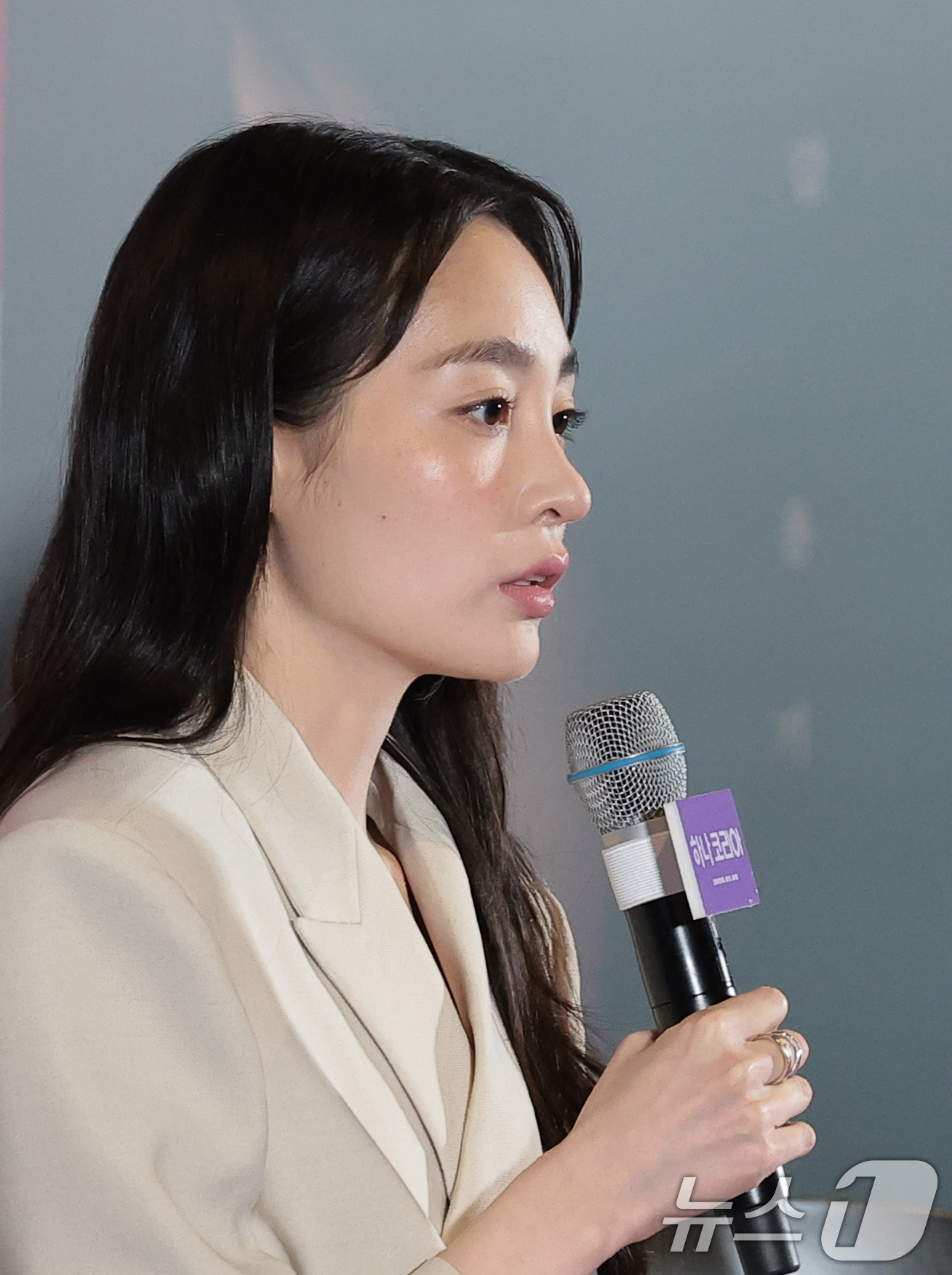 (서울=뉴스1) 권현진 기자 = 배우 김민하가 서울 용산구 CGV 용산아이파크몰에서 열린 영화 ‘하나 코리아’ 언론시사 및 기자간담회에 참석해 취재진 질문에 답하고 있다.‘하나 코 …