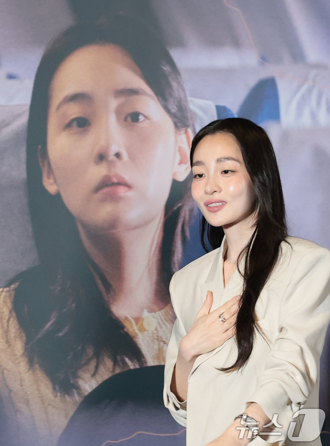 (서울=뉴스1) 권현진 기자 = 배우 김민하가 서울 용산구 CGV 용산아이파크몰에서 열린 영화 ‘하나 코리아’ 기자간담회를 마치고 퇴장하고 있다.‘하나 코리아’는 낯선 삶 속에서도 …