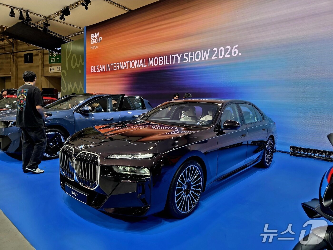 본문 이미지 -  26일 부산 벡스코(BEXCO)에서 열린 '2026 부산모빌리티쇼'에 전시된 BMW 7시리즈 네로 루쏘 에디션. 2026.6.26 ⓒ 뉴스1 박기범 기자  