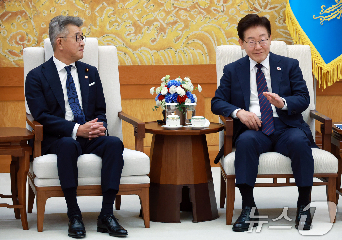 (서울=뉴스1) 이재명 기자 = 이재명 대통령이 26일 청와대에서 다케다 료타 일한의원연맹 회장을 접견하고 있다. (청와대통신사진기자단) 2026.6.26/뉴스1