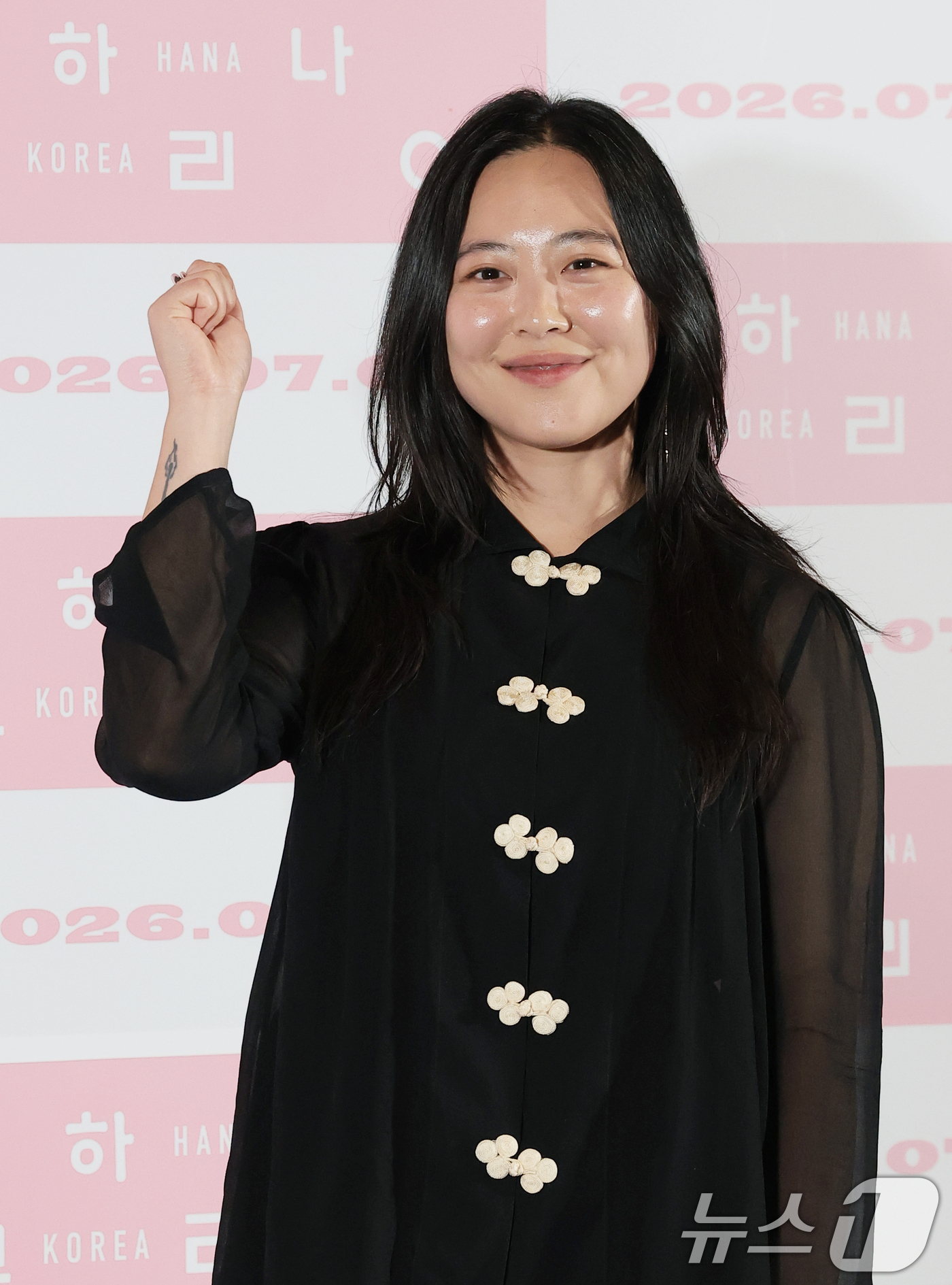 (서울=뉴스1) 권현진 기자 = 각본가 최성재(샤론 최)가 서울 용산구 CGV 용산아이파크몰에서 열린 영화 ‘하나 코리아’ 언론시사 및 기자간담회에 참석해 포즈를 취하고 있다.‘하 …