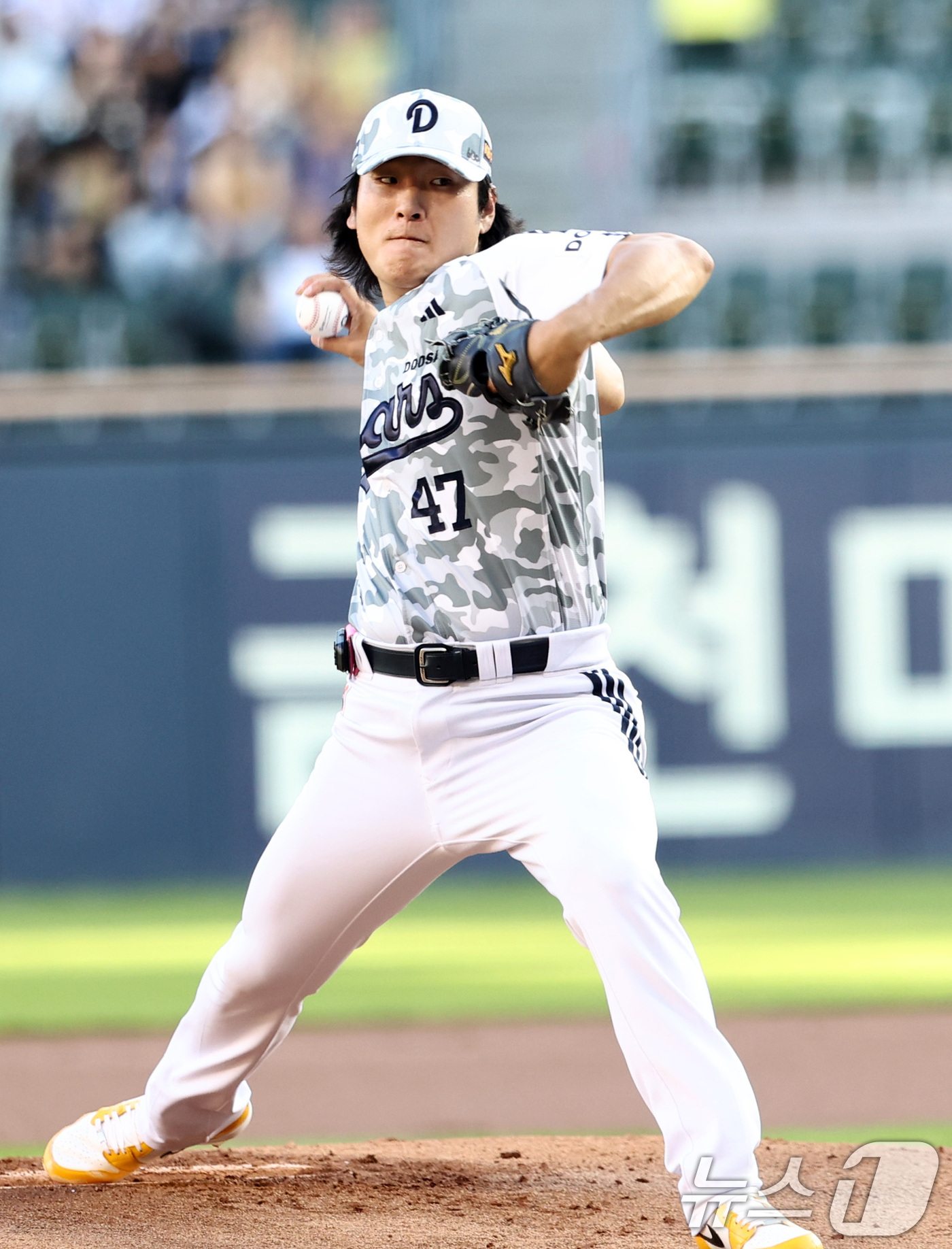(서울=뉴스1) 최지환 기자 = 26일 오후 서울 송파구 잠실야구장에서 열린 프로야구 '2026 신한은행 SOL KBO리그' KIA 타이거즈와 두산 베어스의 경기, 두산 선발 곽빈 …