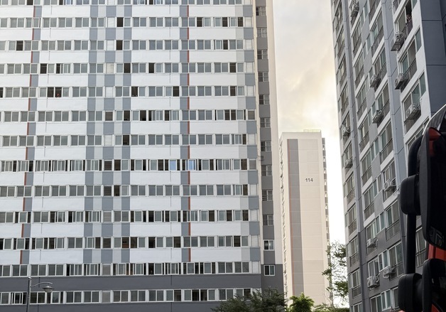 부산 다대동 아파트서 불…50대 남성 추락해 숨져