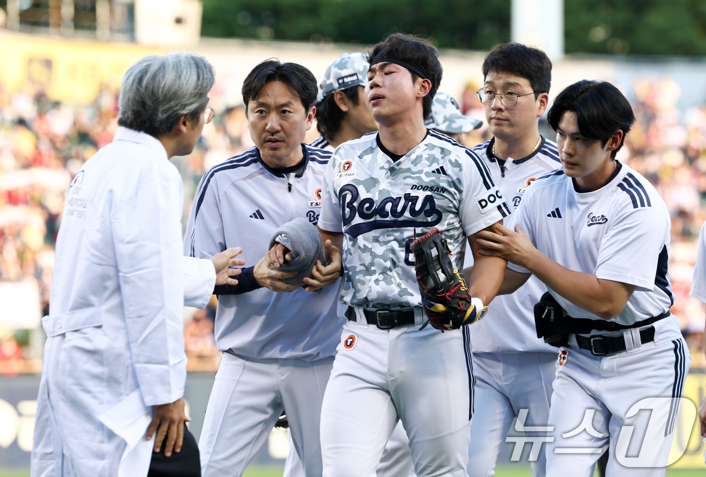 (서울=뉴스1) 최지환 기자 = 26일 오후 서울 송파구 잠실야구장에서 열린 프로야구 '2026 신한은행 SOL KBO리그' KIA 타이거즈와 두산 베어스의 경기, 두산 1루수 오 …