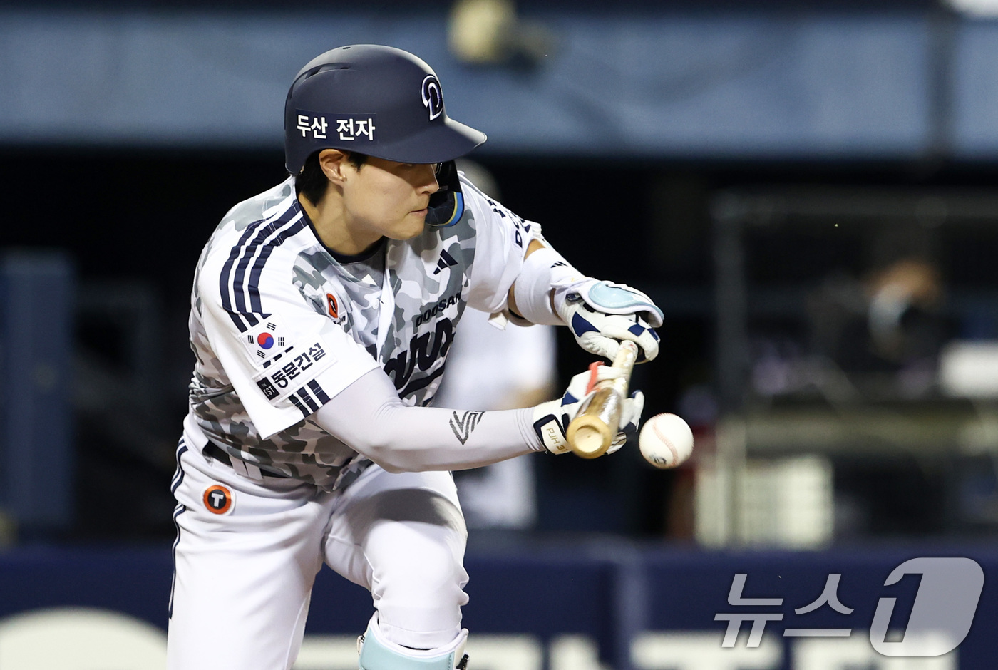 (서울=뉴스1) 최지환 기자 = 26일 오후 서울 송파구 잠실야구장에서 열린 프로야구 '2026 신한은행 SOL KBO리그' KIA 타이거즈와 두산 베어스의 경기, 6회말 무사 1 …