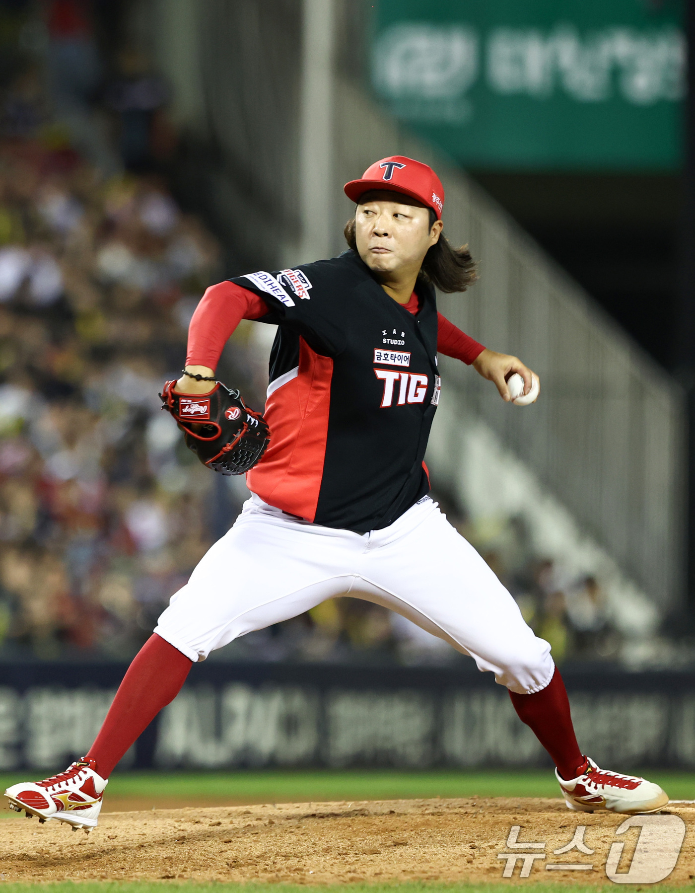 (서울=뉴스1) 최지환 기자 = 26일 오후 서울 송파구 잠실야구장에서 열린 프로야구 '2026 신한은행 SOL KBO리그' KIA 타이거즈와 두산 베어스의 경기, KIA 김범수가 …