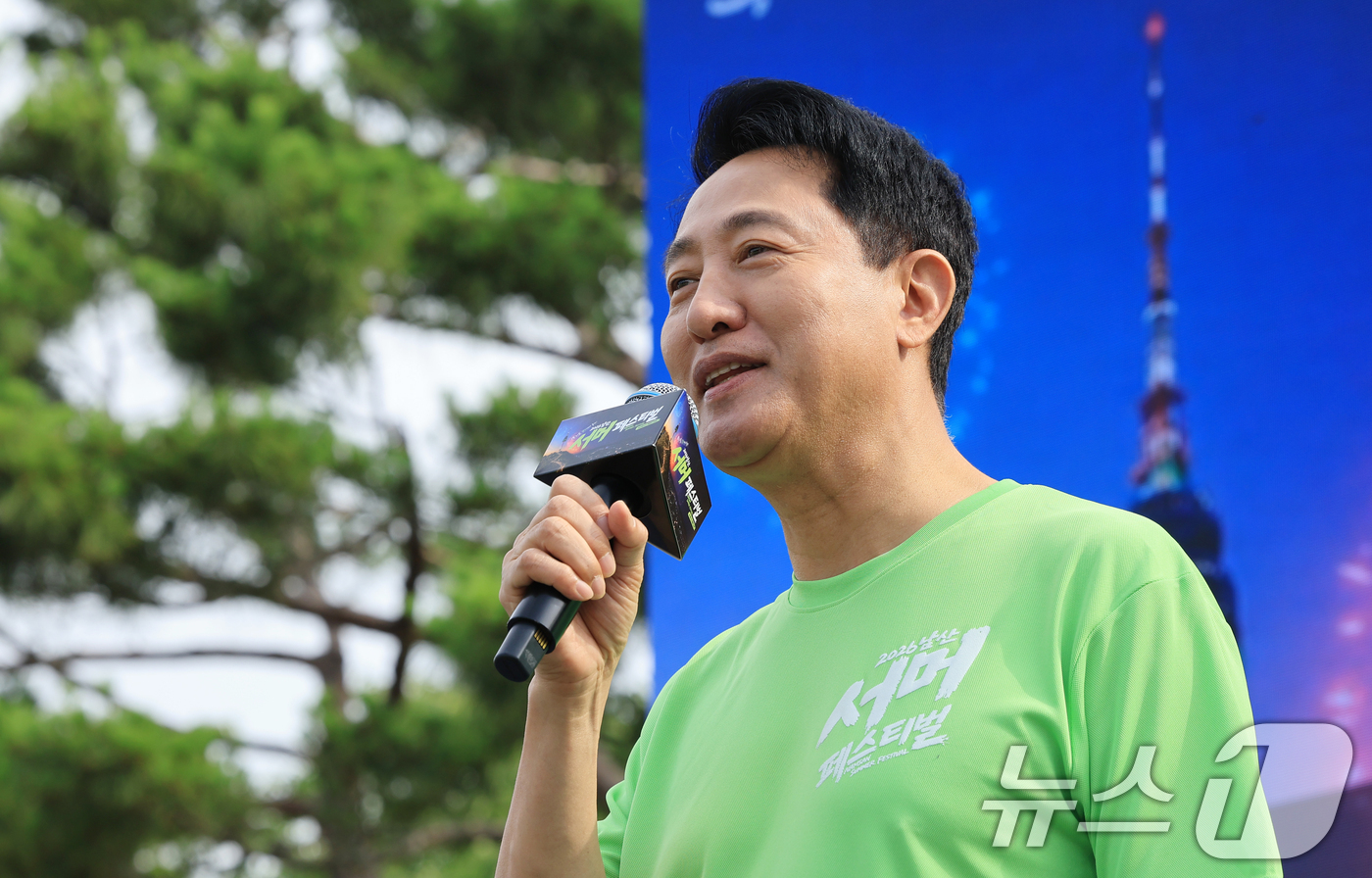 (서울=뉴스1) 이호윤 기자 = 오세훈 서울시장이 27일 서울 중구 백범광장에서 열린 2026 남산 서머 페스티벌에서 환영사를 하고 있다. 2026.6.27/뉴스1