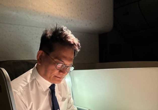 송영길, 방미 후 귀국길…"트럼프·밴스, 앤드류김 조언 귀 기울여야"
