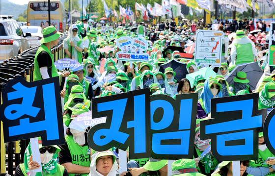 내년도 최저임금 심의 시한 D-2…민주노총 "1만 2000원으로 인상해야"