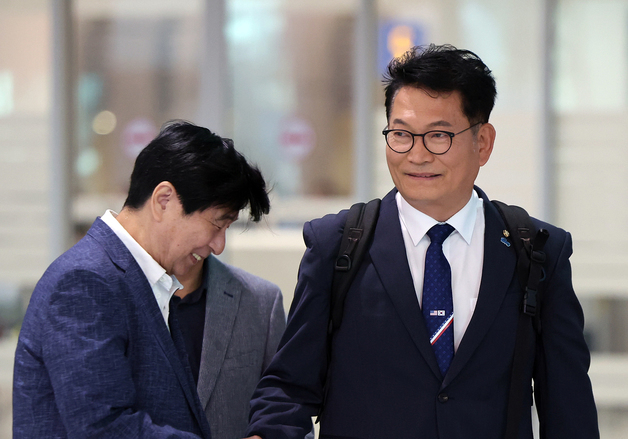 송영길 의원, 미국 방문 마치고 귀국