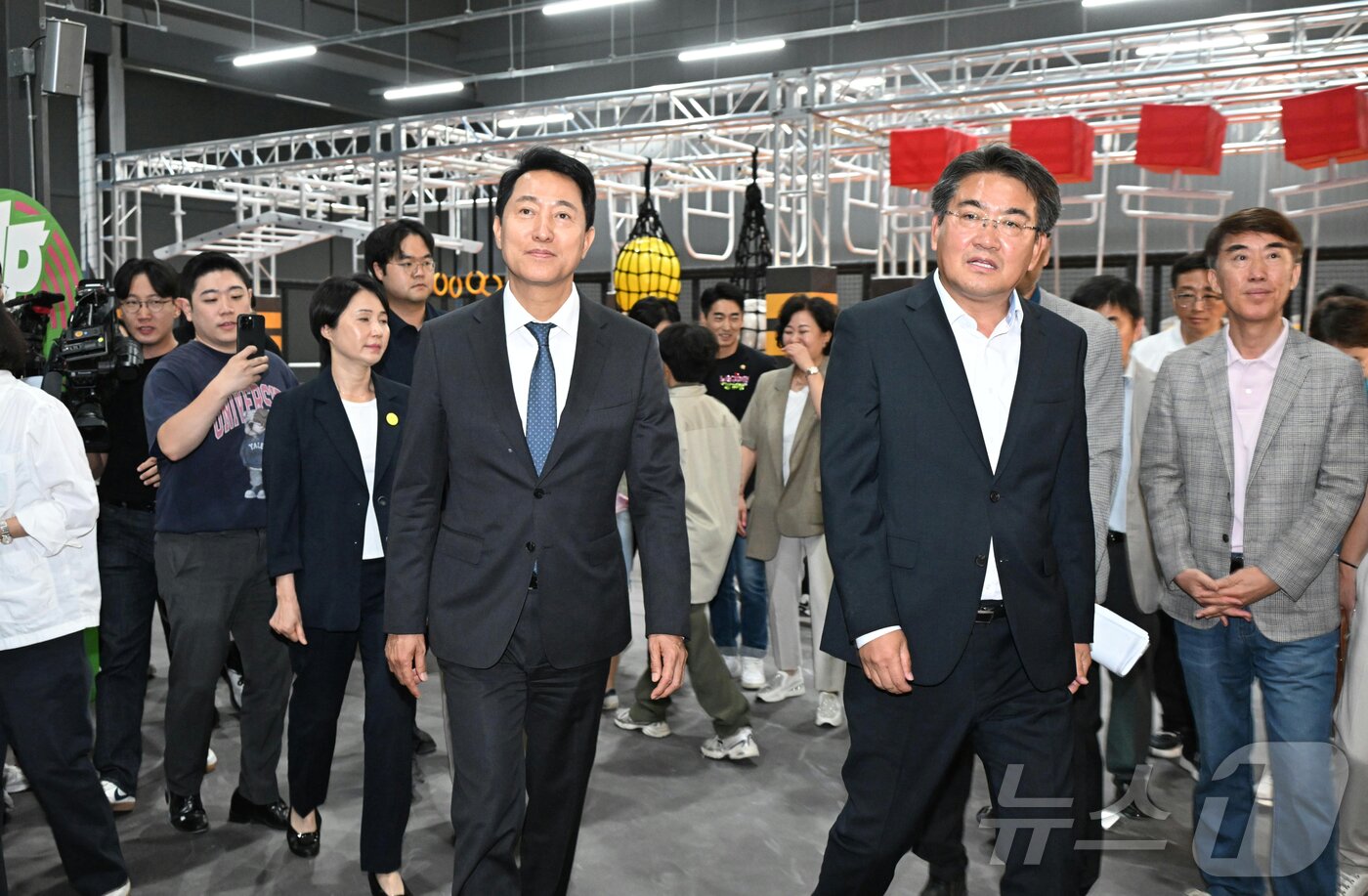 본문 이미지 - 오세훈 서울시장이 27일 오후 서울 노원구 노원구립 어드벤처 테마파크 '점프(JUMP)' 개관식에 참석해 주요 시설을 둘러보고 있다. (서울시 제공, 재판매 및 DB 금지) 2026.6.27 ⓒ 뉴스1 김진환 기자
