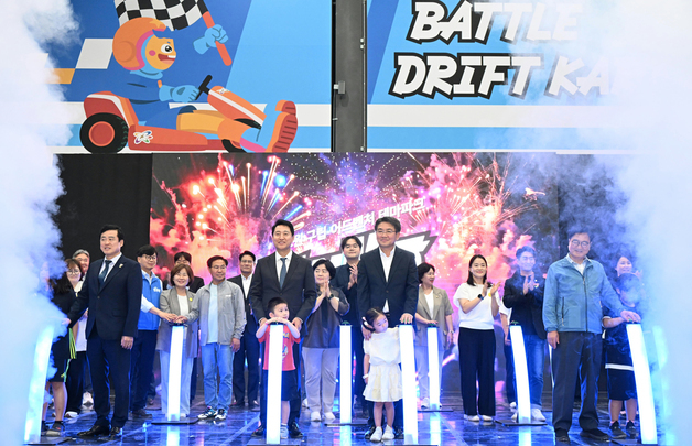 오세훈 서울시장, 테마파크 '점프' 개관식 참석