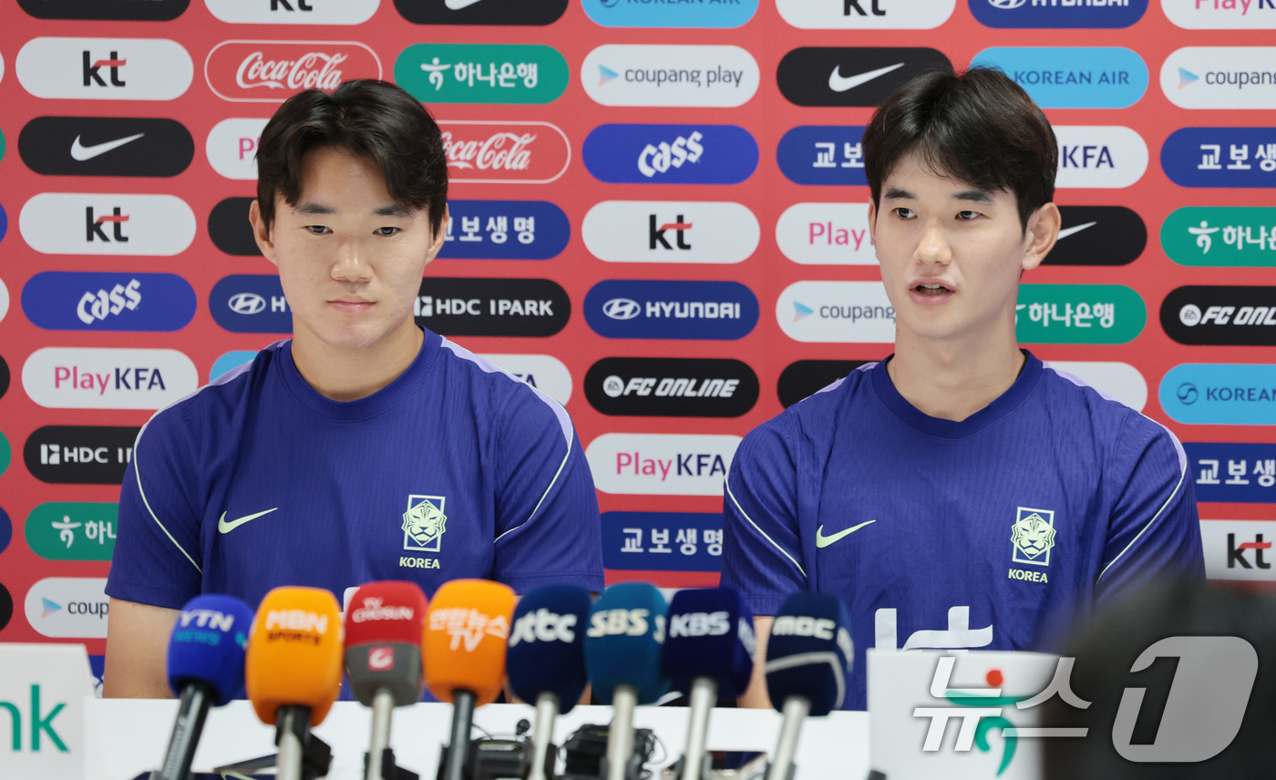 (과달라하라(멕시코)=뉴스1) 박지혜 기자 = 한국 축구 국가대표팀 김진규와 양현준이 27일(현지시간) 멕시코 과달라하라 인근 사포판 치바스 바예 베르데 훈련장에 마련된 베이스캠프 …