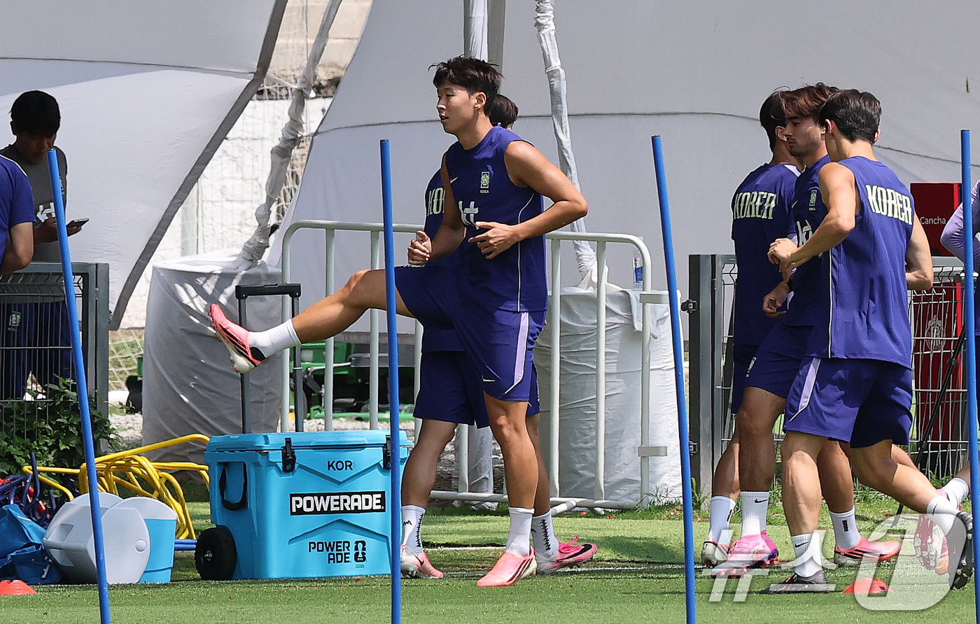 (과달라하라(멕시코)=뉴스1) 임세영 기자 = 대한민국 축구국가대표팀 손흥민을 비롯한 선수들이 27일(현지시간) 멕시코 과달라하라 인근 대한민국 축구대표팀의 베이스캠프 훈련장인 치 …