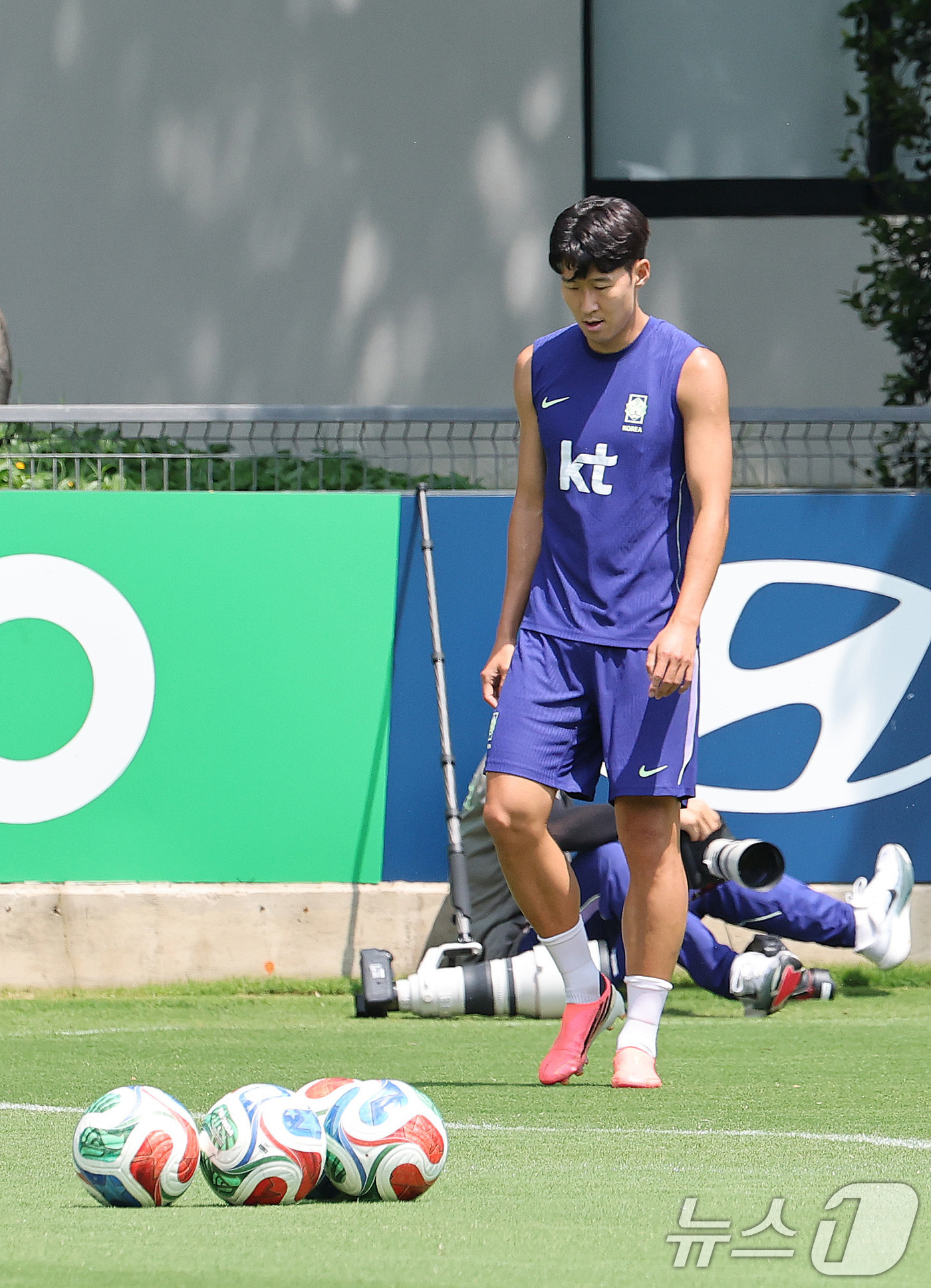 (과달라하라(멕시코)=뉴스1) 임세영 기자 = 대한민국 축구국가대표팀 손흥민이 27일(현지시간) 멕시코 과달라하라 인근 대한민국 축구대표팀의 베이스캠프 훈련장인 치바스 바예 베르데 …