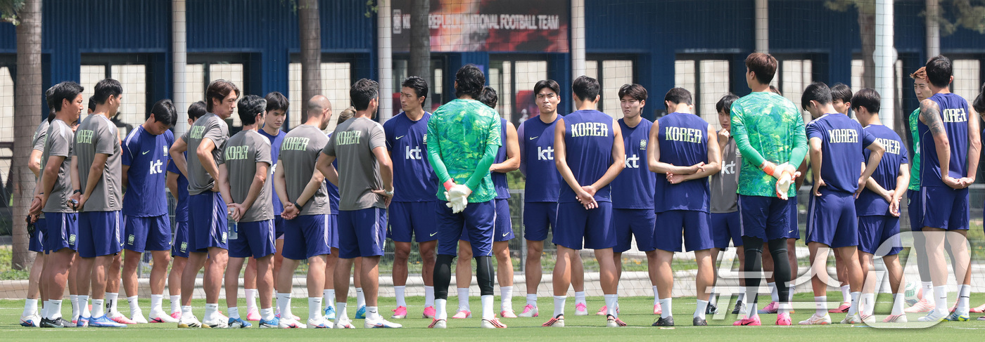 (과달라하라(멕시코)=뉴스1) 박지혜 기자 = 한국 축구 국가대표팀 홍명보 감독이 27일(현지시간) 멕시코 과달라하라 인근 사포판 치바스 바예 베르데 훈련장에 마련된 베이스캠프에서 …