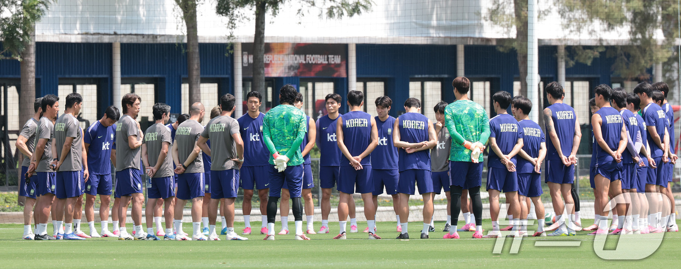 (과달라하라(멕시코)=뉴스1) 박지혜 기자 = 한국 축구 국가대표팀 홍명보 감독이 27일(현지시간) 멕시코 과달라하라 인근 사포판 치바스 바예 베르데 훈련장에 마련된 베이스캠프에서 …