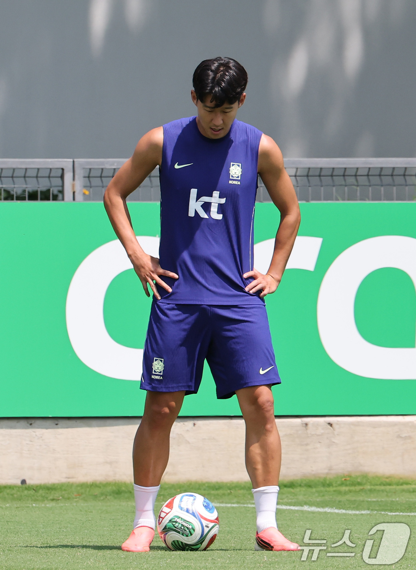 (과달라하라(멕시코)=뉴스1) 임세영 기자 = 대한민국 축구국가대표팀 손흥민이 27일(현지시간) 멕시코 과달라하라 인근 대한민국 축구대표팀의 베이스캠프 훈련장인 치바스 바예 베르데 …