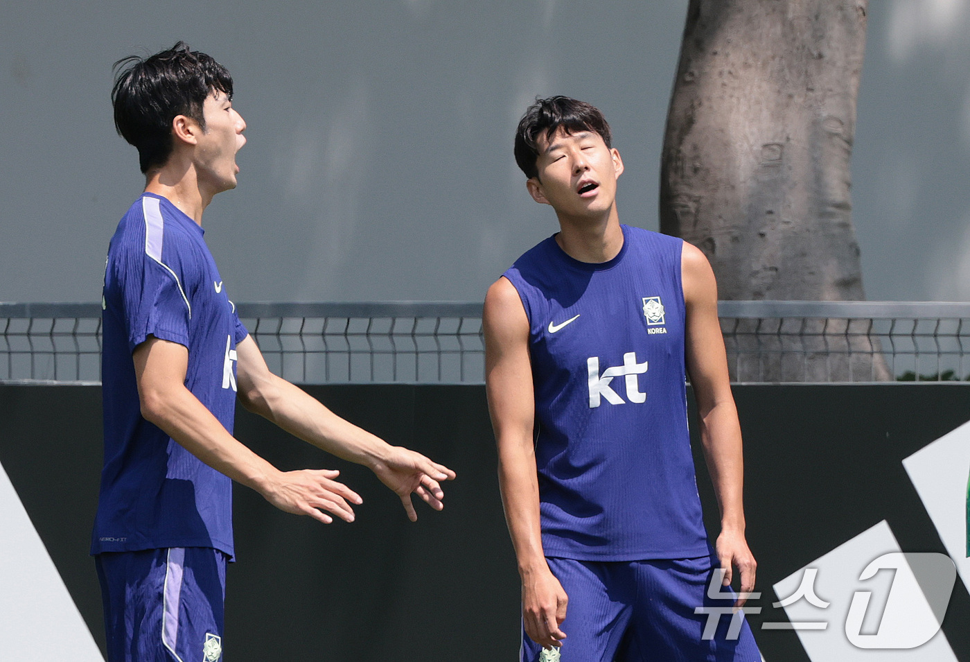 (과달라하라(멕시코)=뉴스1) 박지혜 기자 = 한국 축구 국가대표팀 주장 손흥민을 비롯한 선수들이 27일(현지시간) 멕시코 과달라하라 인근 사포판 치바스 바예 베르데 훈련장에 마련 …