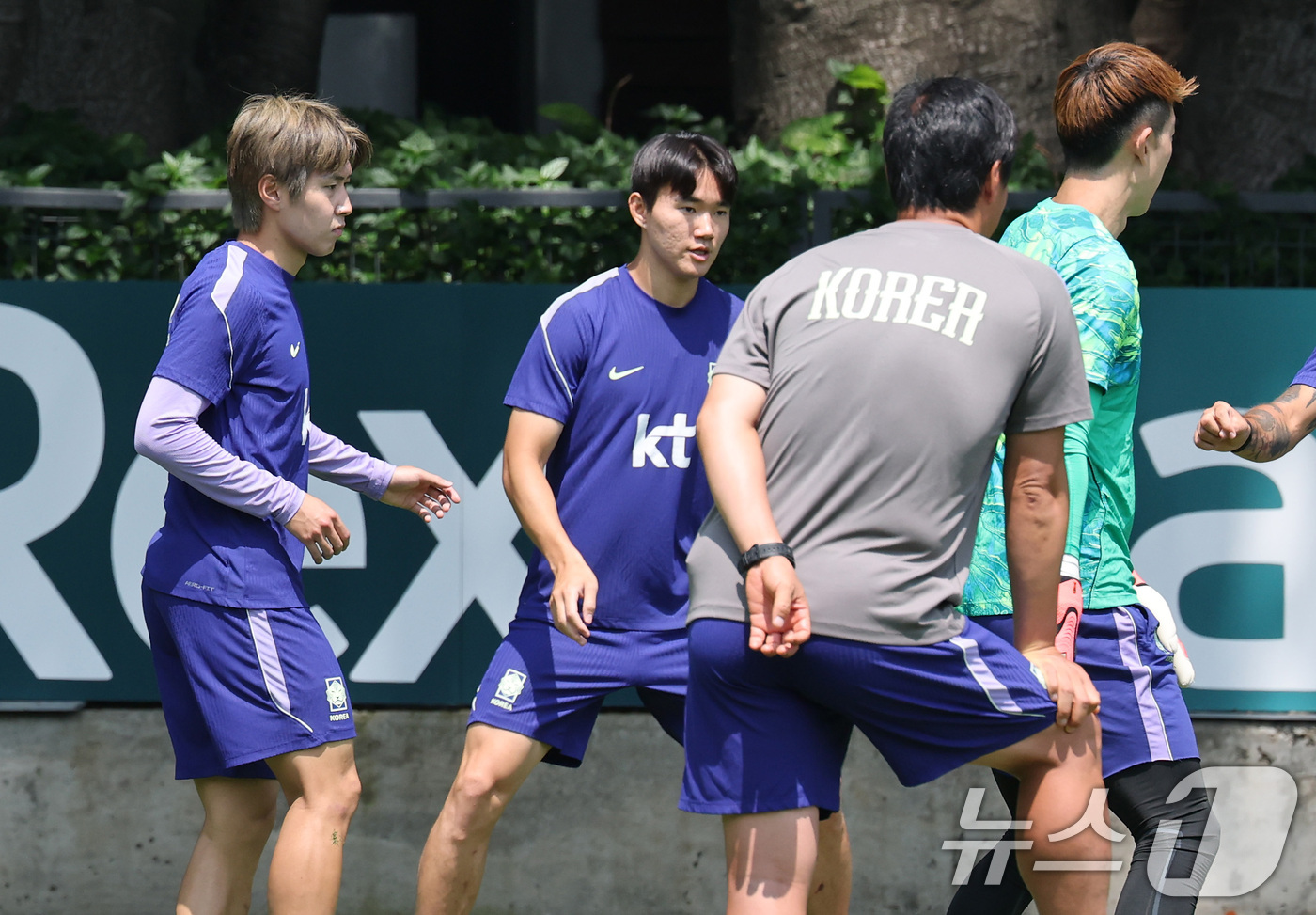 (과달라하라(멕시코)=뉴스1) 임세영 기자 = 대한민국 축구국가대표팀 이강인을 비롯한 선수들이 27일(현지시간) 멕시코 과달라하라 인근 대한민국 축구대표팀의 베이스캠프 훈련장인 치 …