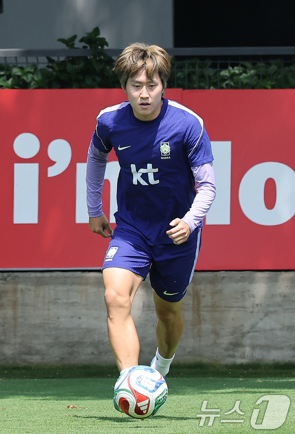 (과달라하라(멕시코)=뉴스1) 임세영 기자 = 대한민국 축구국가대표팀 이강인이 27일(현지시간) 멕시코 과달라하라 인근 대한민국 축구대표팀의 베이스캠프 훈련장인 치바스 바예 베르데 …