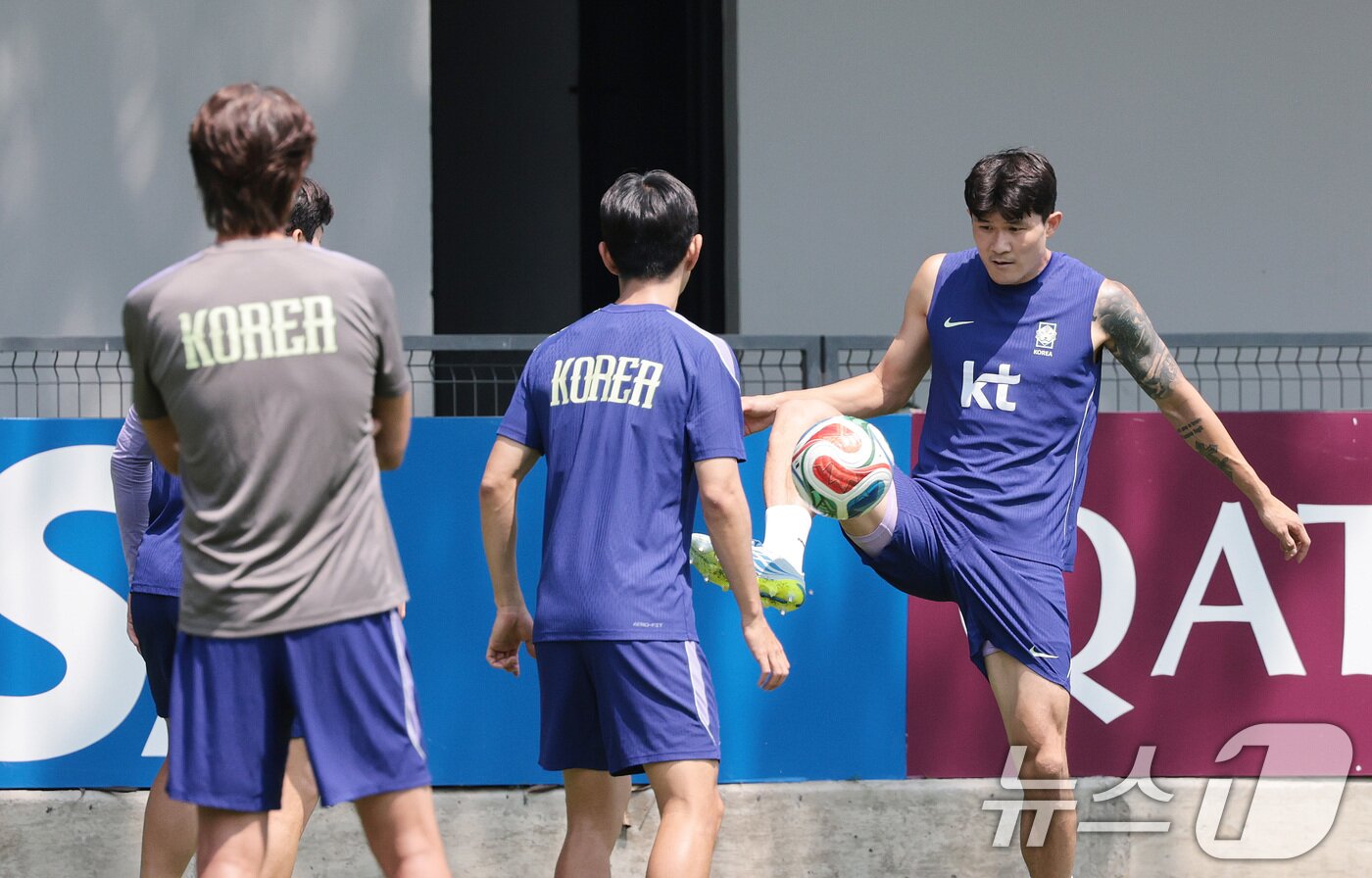 본문 이미지 - 한국 축구 국가대표팀 김민재가 27일(현지시간) 멕시코 과달라하라 인근 사포판 치바스 바예 베르데 훈련장에 마련된 베이스캠프에서 훈련을 하고 있다. 2026.6.28 ⓒ 뉴스1 박지혜 기자