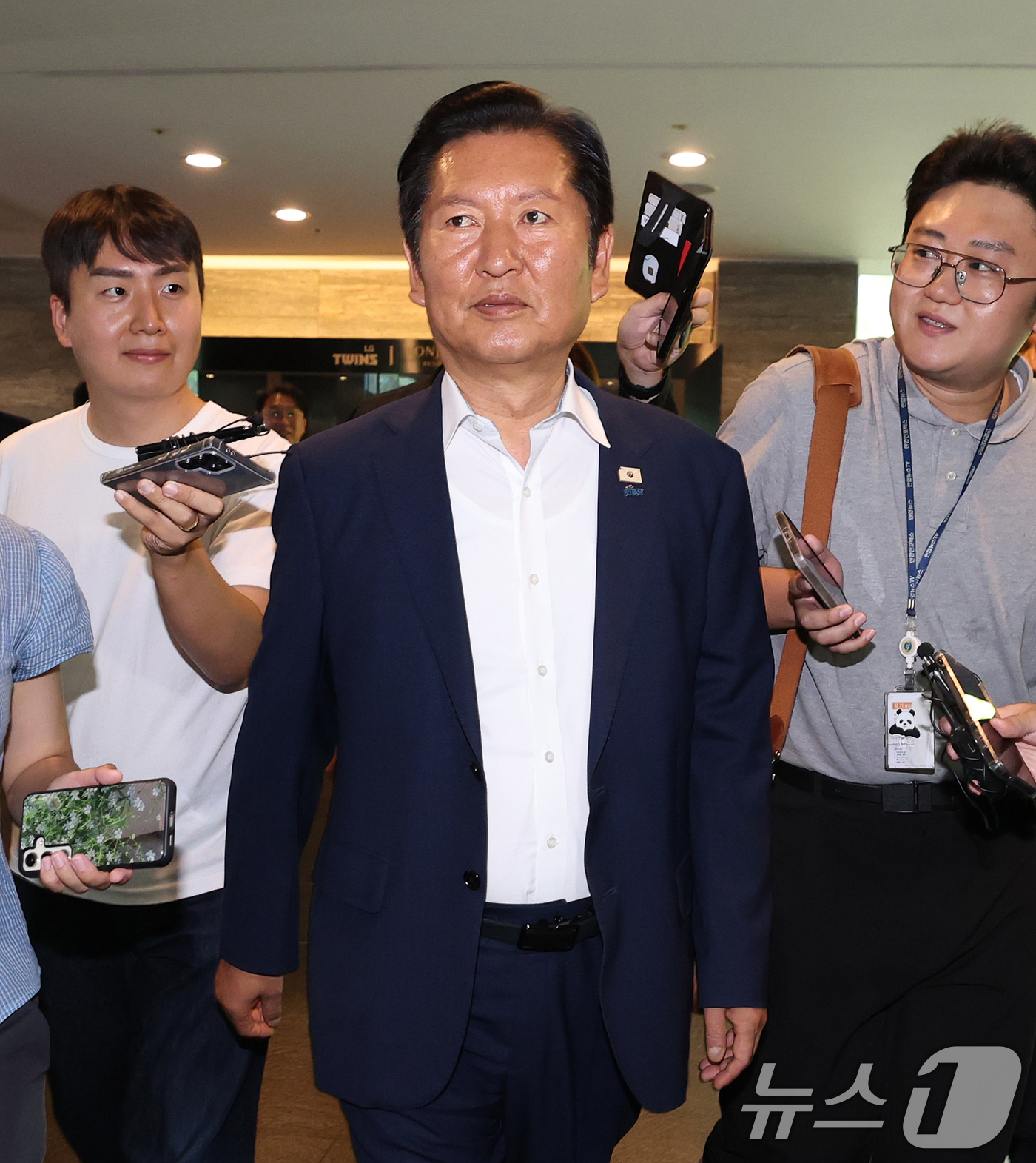 (경기 광주=뉴스1) 오대일 기자 = 정청래 더불어민주당 전 대표가 28일 오후 경기 광주 곤지암리조트에서 열린 민주당 청년 당선인 워크숍에 참석하고 있다.  2026.6.28/뉴 …