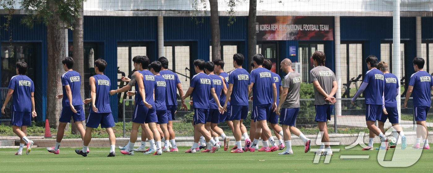 (과달라하라(멕시코)=뉴스1) 박지혜 기자 = 한국 축구 국가대표팀 홍명보 감독이 27일(현지시간) 멕시코 과달라하라 인근 사포판 치바스 바예 베르데 훈련장에 마련된 베이스캠프에서 …