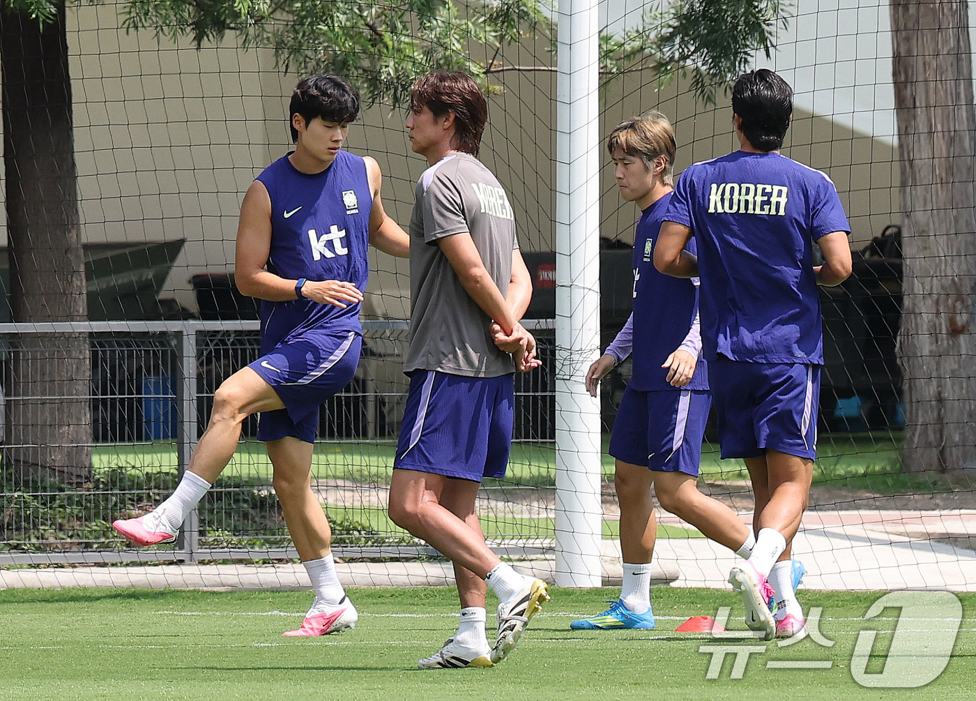 (과달라하라(멕시코)=뉴스1) 임세영 기자 = 홍명보 대한민국 축구국가대표팀 감독이 27일(현지시간) 멕시코 과달라하라 인근 대한민국 축구대표팀의 베이스캠프 훈련장인 치바스 바예 …