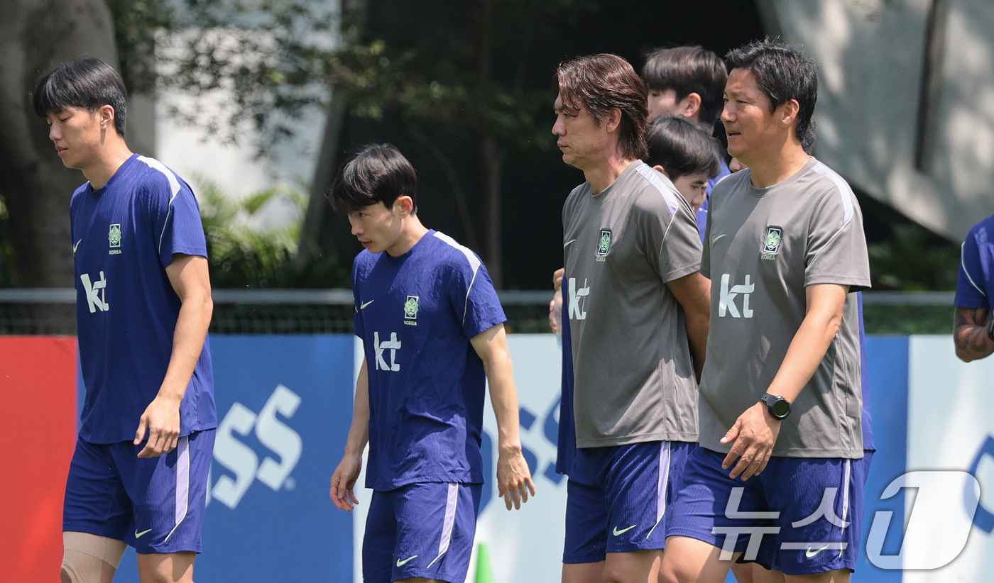 (과달라하라(멕시코)=뉴스1) 박지혜 기자 = 한국 축구 국가대표팀 홍명보 감독이 27일(현지시간) 멕시코 과달라하라 인근 사포판 치바스 바예 베르데 훈련장에 마련된 베이스캠프에서 …