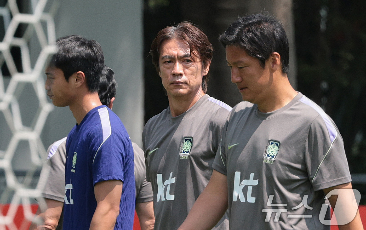 (과달라하라(멕시코)=뉴스1) 박지혜 기자 = 한국 축구 국가대표팀 홍명보 감독이 27일(현지시간) 멕시코 과달라하라 인근 사포판 치바스 바예 베르데 훈련장에 마련된 베이스캠프에서 …