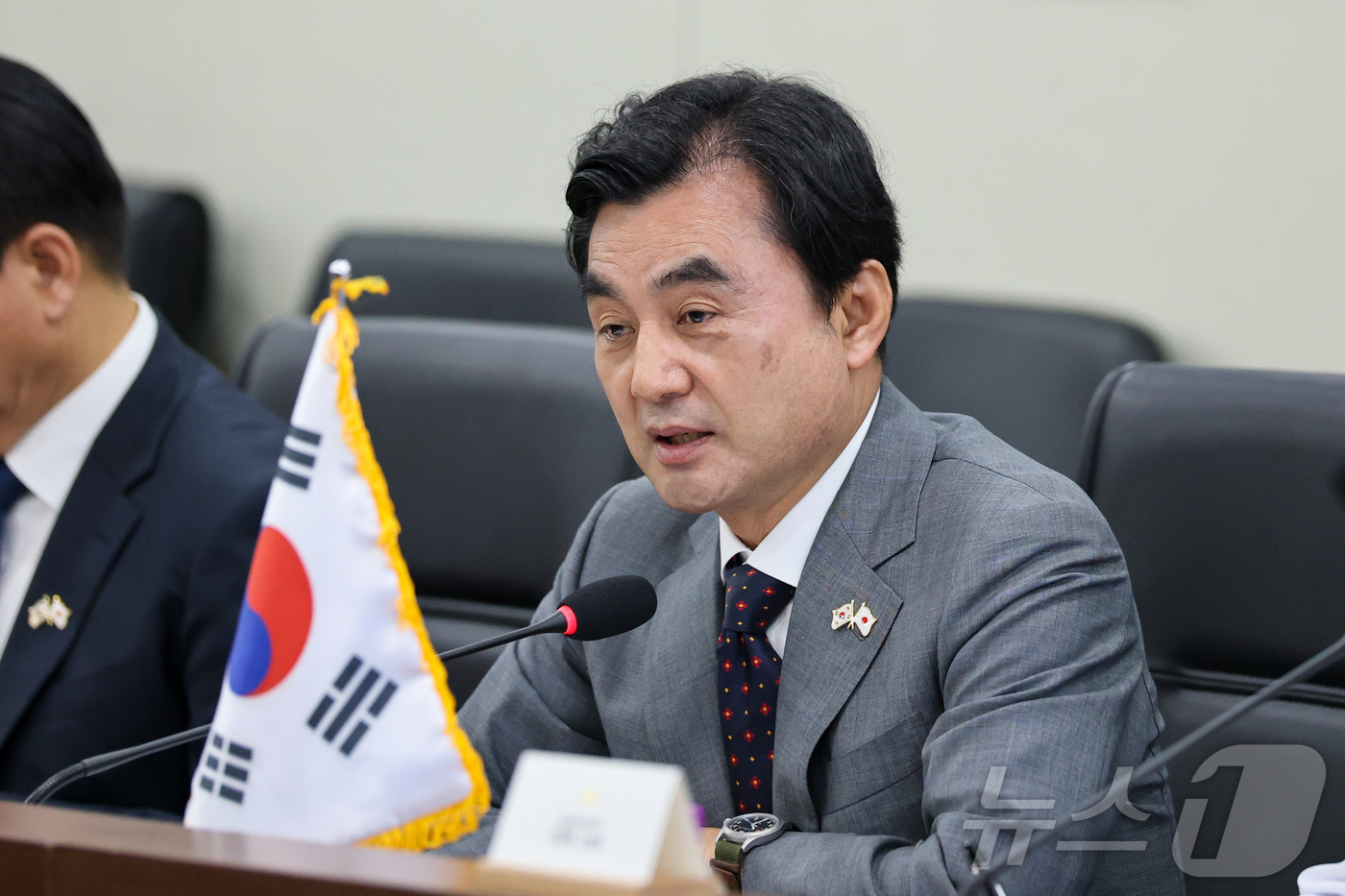(서울=뉴스1) = 안규백 국방부 장관과 고이즈미 신지로 일본 방위대신이 28일 서울 국방부에서 한일 국방장관회담을 하고 있다. (국방부 제공. 재판매 및 DB 금지) 2026.6 …