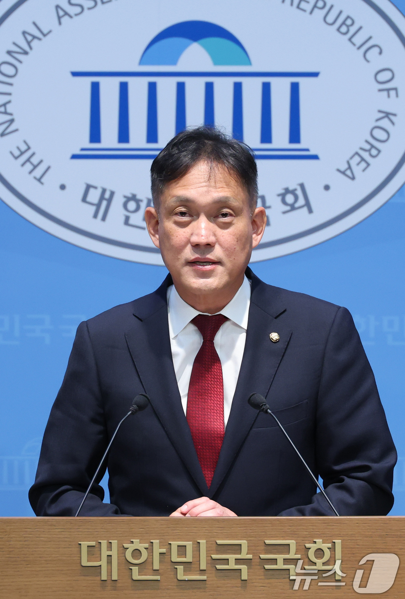 (서울=뉴스1) 신웅수 기자 = 김태규 국민의힘 원내수석대변인이 28일 서울 여의도 국회 소통관에서 정부의 호남권 대규모 반도체 투자 구상에 대한 기자회견을 하고 있다. 2026. …
