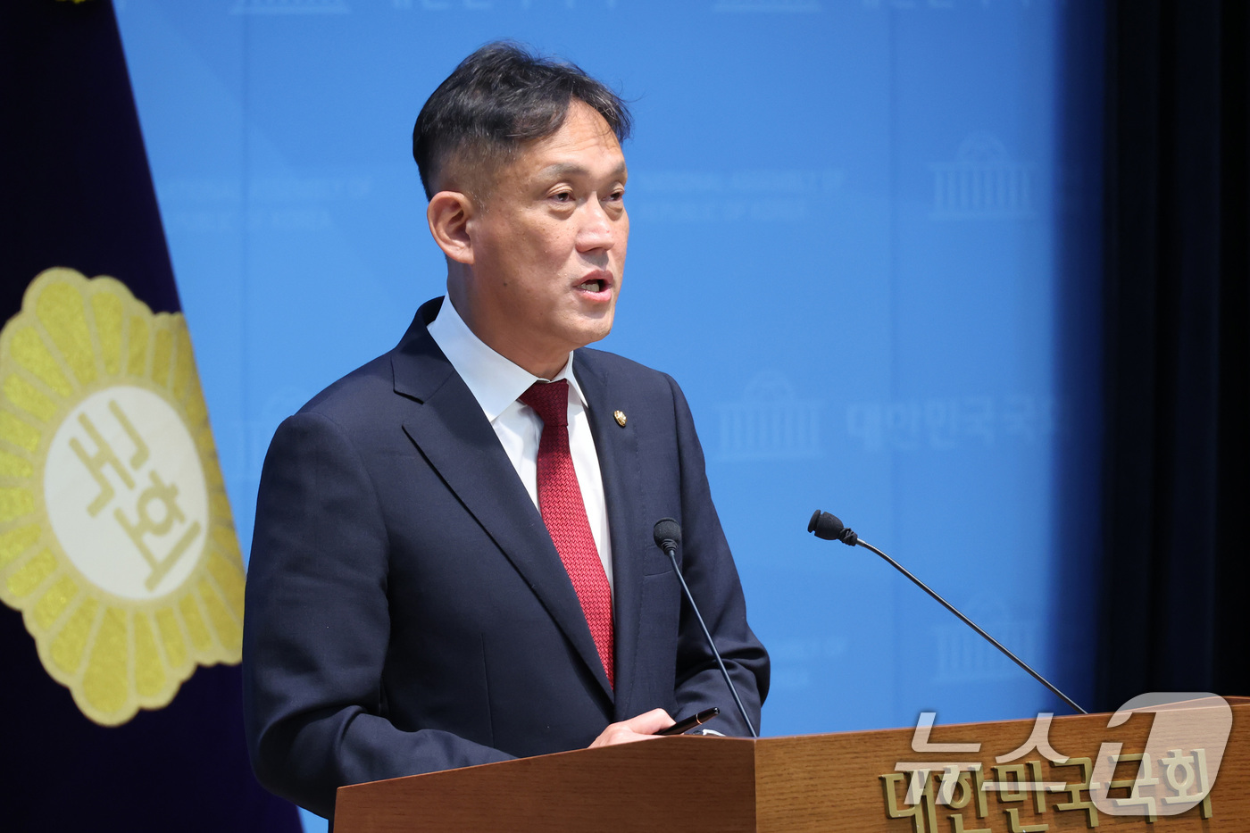 (서울=뉴스1) 신웅수 기자 = 김태규 국민의힘 원내수석대변인이 28일 서울 여의도 국회 소통관에서 정부의 호남권 대규모 반도체 투자 구상에 대한 기자회견을 하고 있다. 2026. …