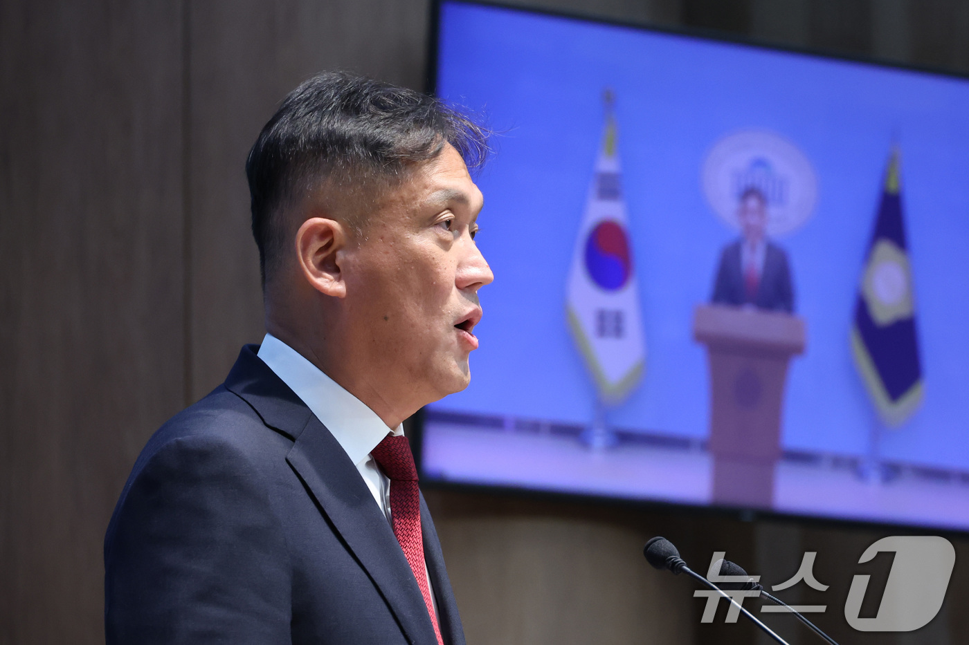 (서울=뉴스1) 신웅수 기자 = 김태규 국민의힘 원내수석대변인이 28일 서울 여의도 국회 소통관에서 정부의 호남권 대규모 반도체 투자 구상에 대한 기자회견을 하고 있다. 2026. …