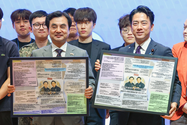 한일 국방장관, 청년들과 안보 대화…"신뢰 바탕 호혜적 발전 필요"