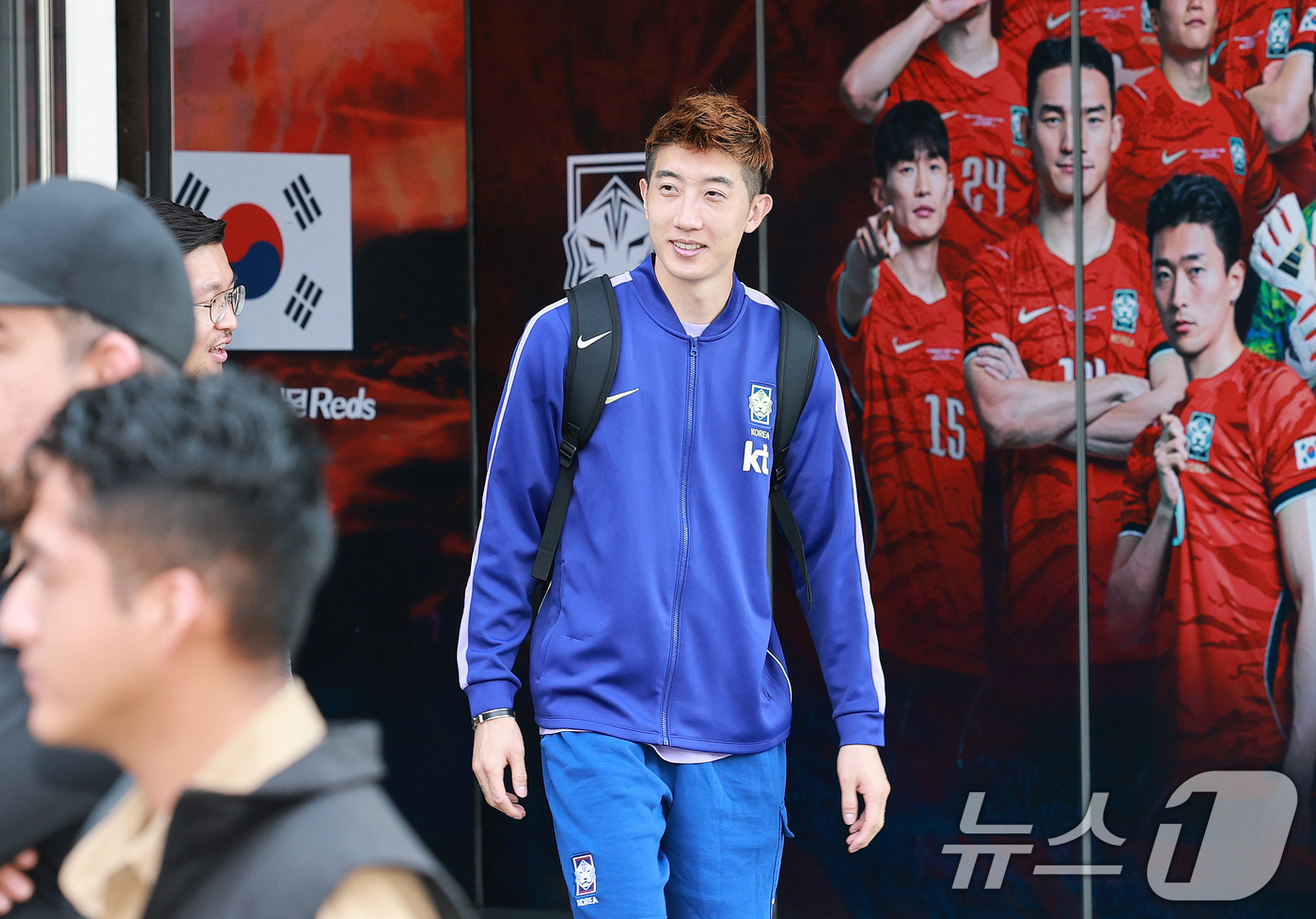 (과달라하라(멕시코)=뉴스1) 임세영 기자 = 대한민국 축구국가대표팀 조현우가 28일(현지시간) 멕시코 할리스코 과달라하라에 위치한 대표팀 숙소를 나서고 있다.홍명보 감독이 이끄는 …