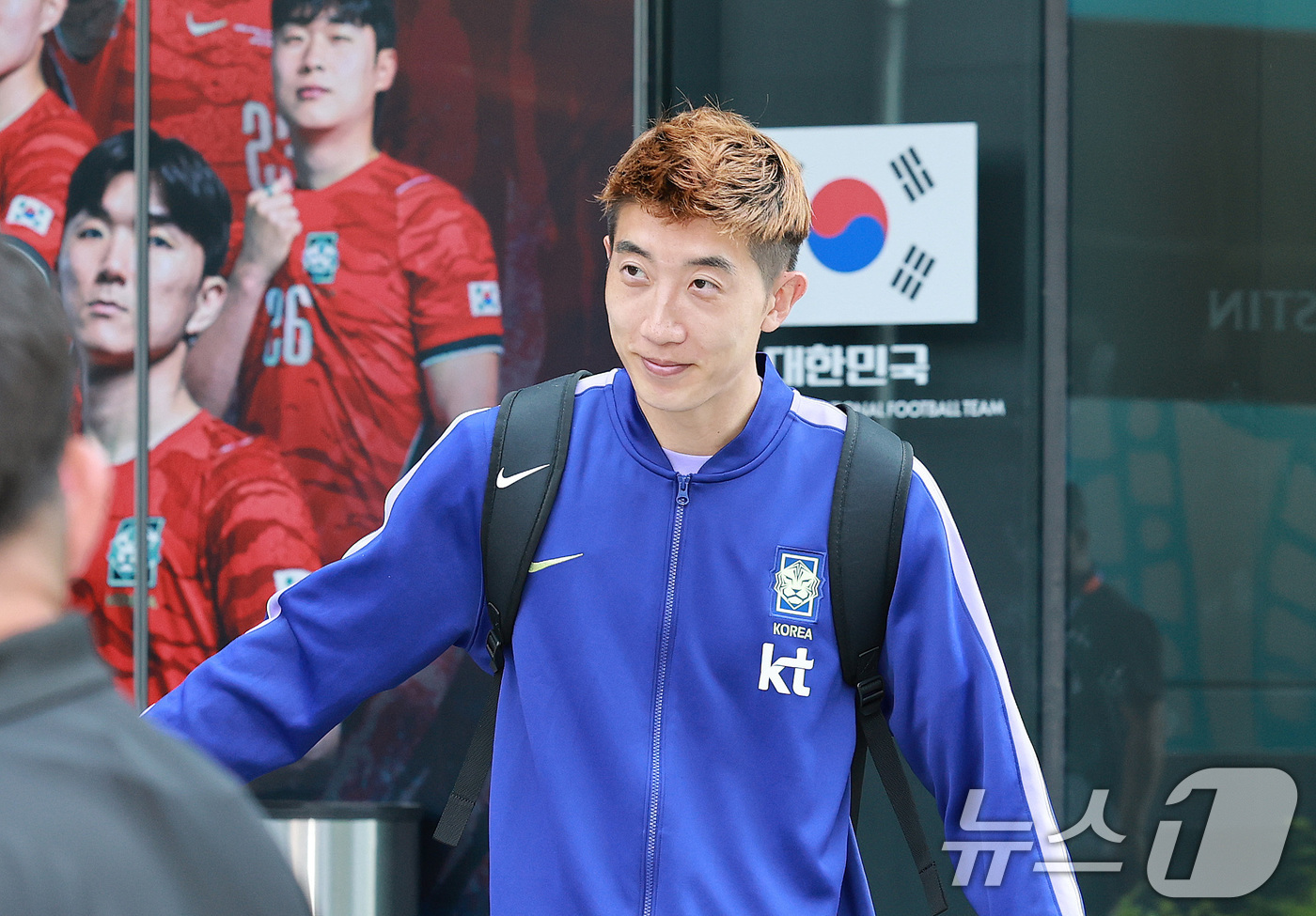 (과달라하라(멕시코)=뉴스1) 임세영 기자 = 대한민국 축구국가대표팀 조현우가 28일(현지시간) 멕시코 할리스코 과달라하라에 위치한 대표팀 숙소를 나서고 있다.홍명보 감독이 이끄는 …