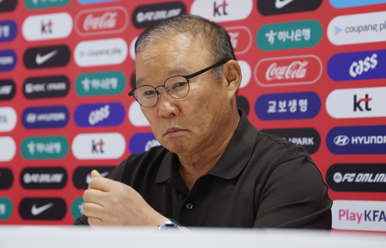월드컵서 선수단장 맡았던 박항서 대한축구협회 부회장, 현지서 사퇴