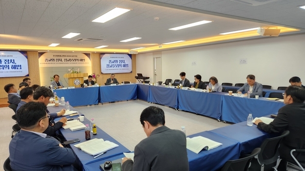 "종교 규제 신중해야"…종교의 자유와 공적 책임 사이에 해법 찾기