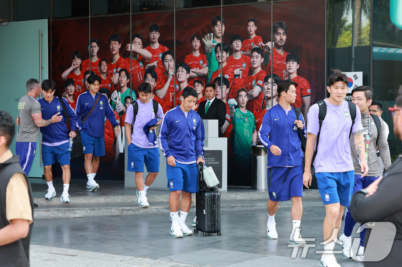 (과달라하라(멕시코)=뉴스1) 임세영 기자 = 대한민국 축구국가대표팀 김민재, 오현규, 황희찬, 백승호, 설영우, 황인범이 28일(현지시간) 멕시코 할리스코 과달라하라에 위치한 대 …